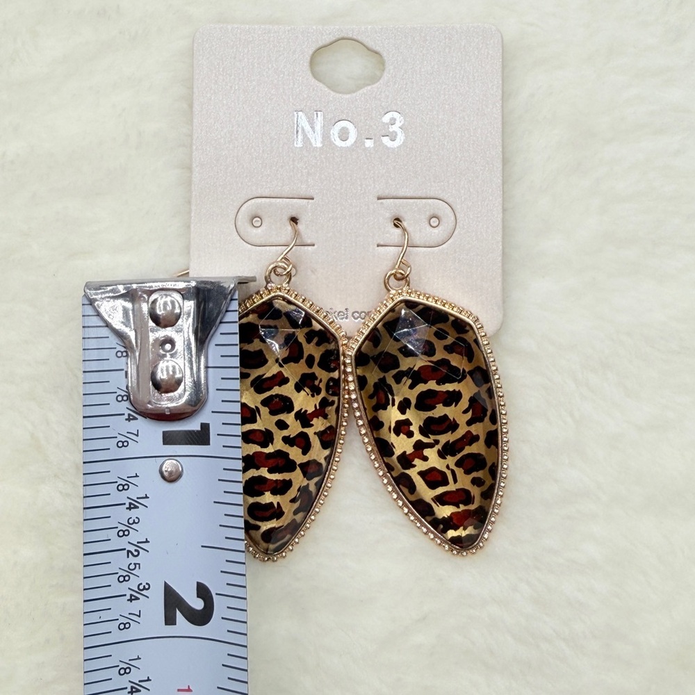 🚨3 for $15🚨 Wild Patterned Gold-Edged Earrings - Picture 4 of 4